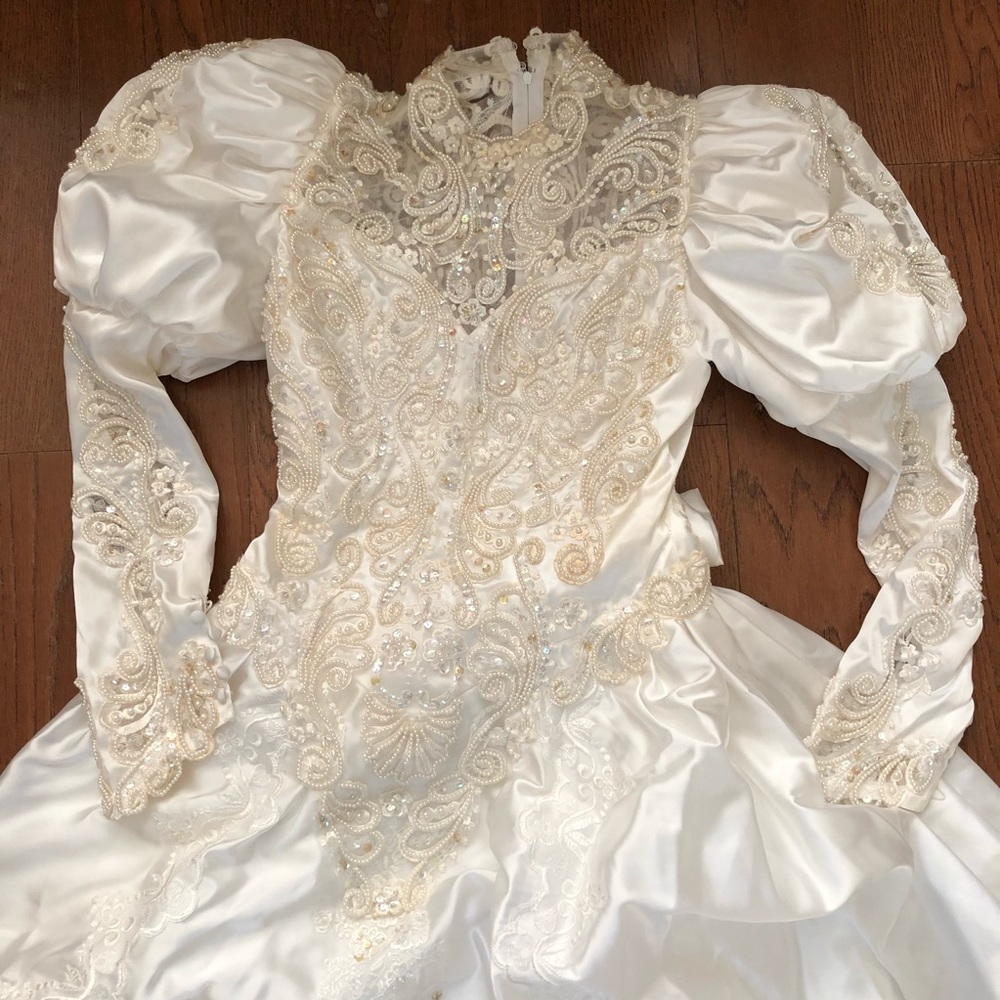 Vintage Wedding Dress - Picture 3 of 8